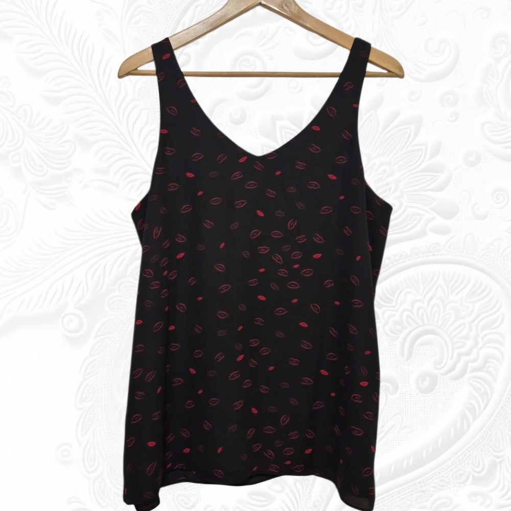 Reversible Black & Red Lips Pattern Tank Top, Large - Picture 4 of 7